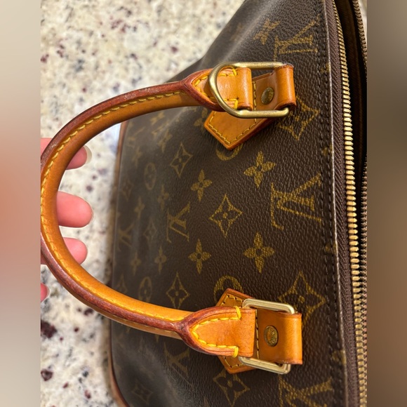 Authentic LOUIS VUITTON Alma Handbag - Picture 16 of 17